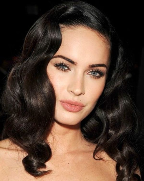 Vintage waves on long dark hair look very chic and elegant and match many outfits