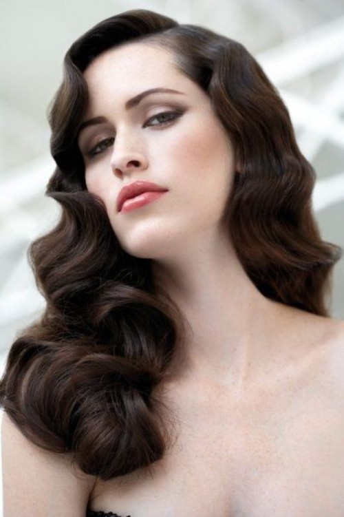 long luxurious vintage waves on chestnut hair is a very chic and exquisite option that will highlight your look