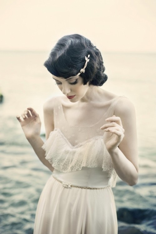 classic Hollywood waves on short dark hair is a great idea that always works for any vintage look