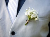 a small baby’s breath boutonniere is a catchy and lovely idea that works with most of grooms’ outfits