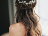 25-trendy-and-impossibly-beautiful-bridal-accessorized-hairstyles-19