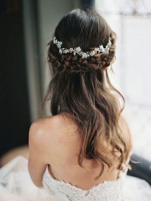 Trendy And Impossibly Beautiful Bridal Accessorized Hairstyles