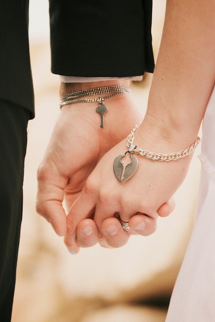 wedding accessories - chain bracelets with a lock and avintage key are a romantic idea for a couple, they can be given to each other as gifts