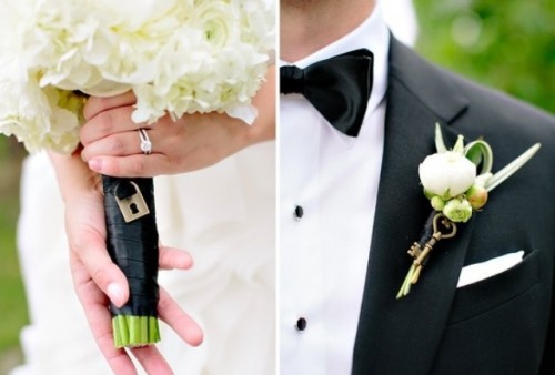 a wedding bouquet with a cute tiny lock pendant and a boutonniere wiht a white bloom and a vintage key for a big day
