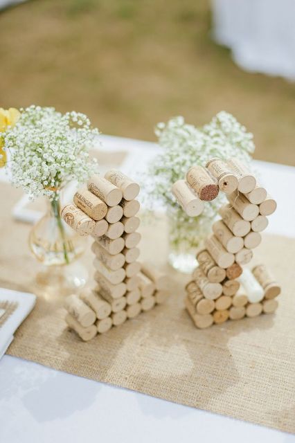 table numbers made of wine corks, with baby's breath arrangements will make your table natural and cute