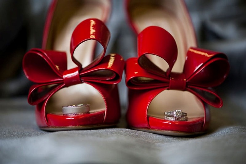 red lacquer bow shoes are great for a bride who isn't ready for a red wedding dress but wants to add some color