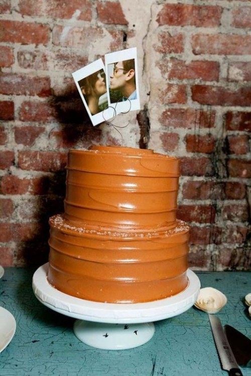 your couple's Polaroids will be fun and cool cake toppers, give them a try