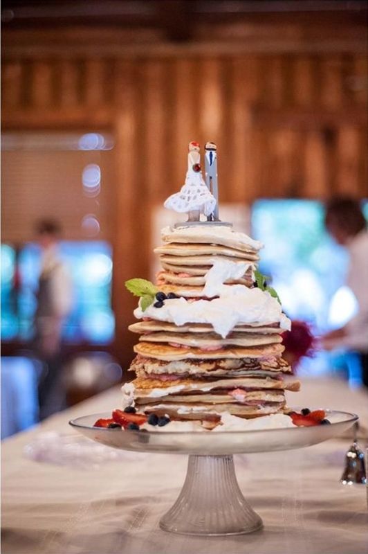 A pancake wedding cake with cream, fresh berries, mint and lovely couple cake toppers is a gorgeous idea to rock