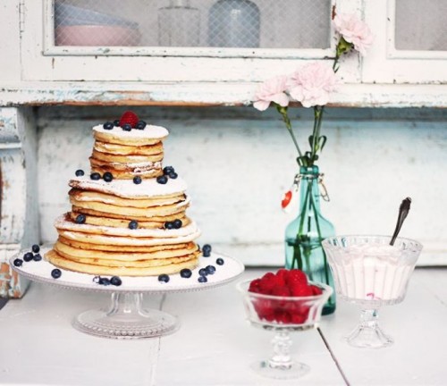 a pancake wedding cake with sugar powder, berries is a lovely idea for a summer wedding, you can DIY it