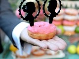 if you don’t have a wedding cake, you can top with your silhouette any dessert that you have, for example, a donut