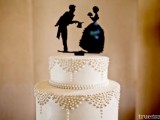 a white wedding cake with pearls and black couple’s silhouettes is a stylish idea for a vintage wedding, it looks elegant and chic