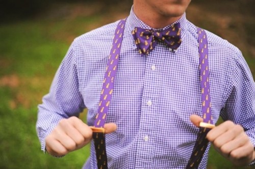 a purple plaid shirt, a printed bow tie and suspenders will make your summer look bold and you won't feel hot