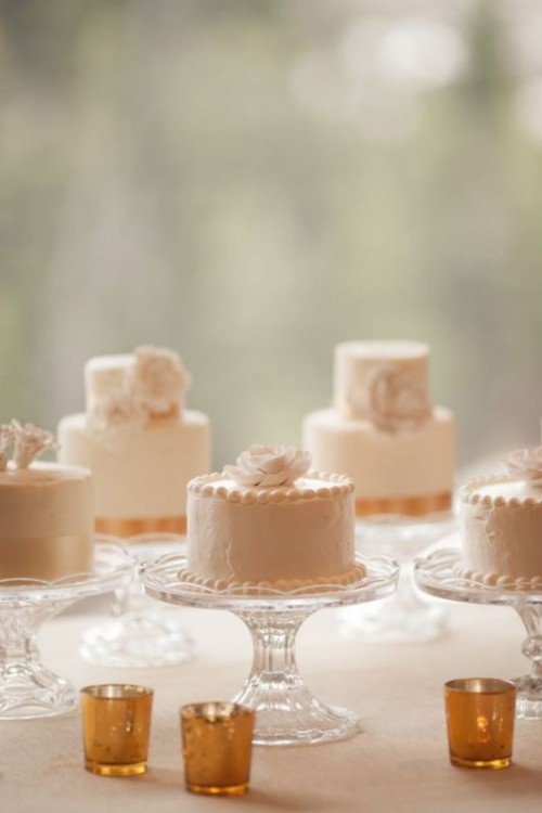 white textural buttercream individual wedding cakes topped with white sugar blooms for a vintage wedding