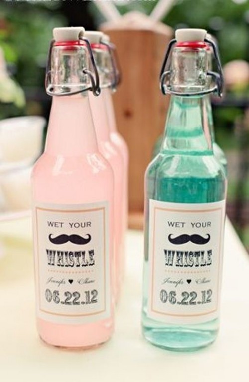 fresh lemonade in various colors and with personalized tags is amazing for wedding favors to refresh your guests