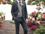 a creative layered groom’s look with a graphite grey pantsuit, a light grey cardigan, a white shirt and a black skinny tie are a fantastic combo for a less formal wedding on a cold day