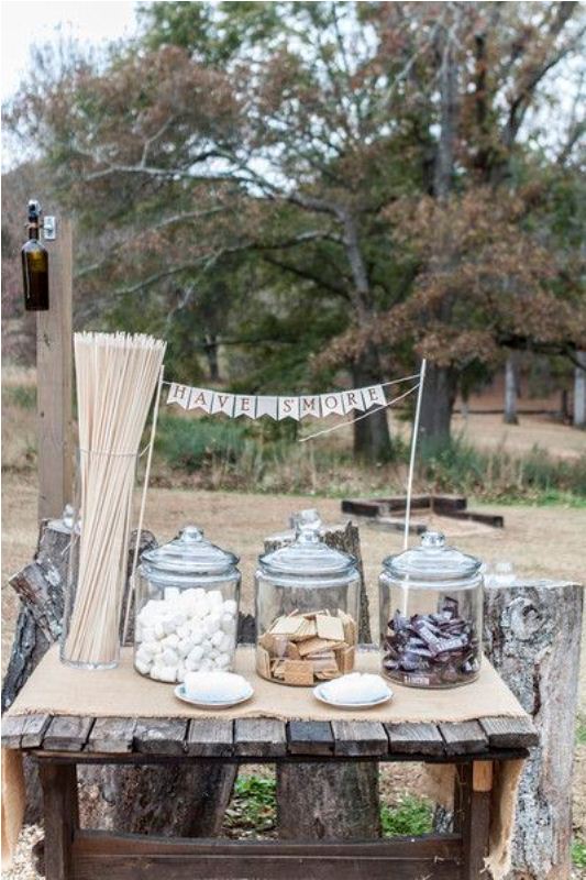 Sweet ways to decorate your wedding with pennants  14