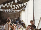 27-sweet-ways-to-decorate-your-wedding-with-pennants-27