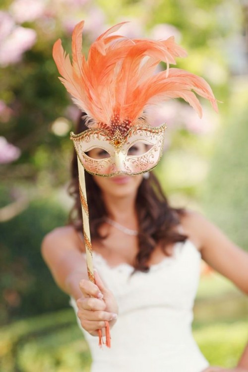 masks with feathers are nice wedding props for your guests if you are getting married in Venice