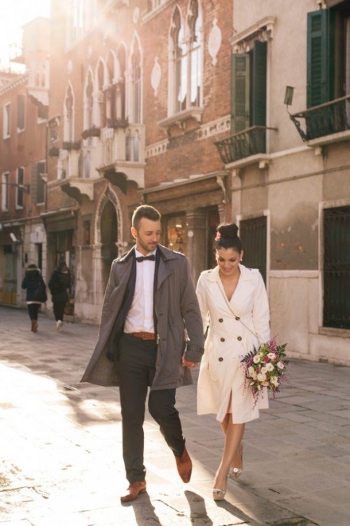go for a walk in Venice to take your wedding pics, the beautiful surrounds will make your photos unforgettable