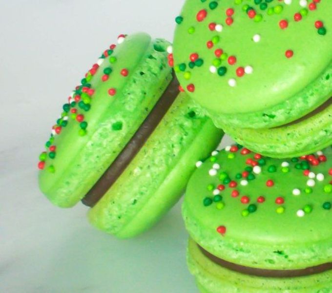 Bright green macarons with bright confetti are nice for winter or Christmas weddings, and they are very crowd pleasing