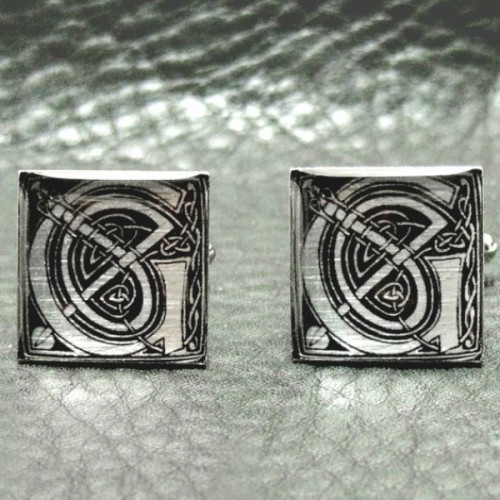 beautifully designed cuff links are great for groomsmen gifts, this is a timeless idea to rock