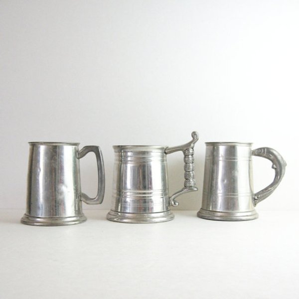 vintage silver beer mugs are ideal for giving them to your groomsmen, especially if you all love tot gather and drink beer