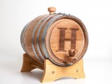 a wooden barrel with some beer inside is a gorgeous gift for every groomsmen, you may also give an empty one