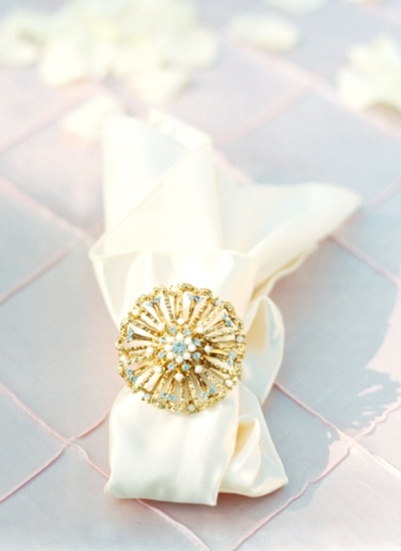a napkin ring with an oversized gold, white and blue bead embellishment is a gorgeous and super glam solution
