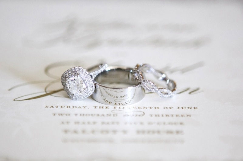 Beautiful vintage white gold wedding bands with diamonds are a great idea for a classic or a traditional wedding