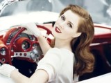 a chic makeup with a deep red lip, Hollywood waves and gloves for a cute and elegant touch