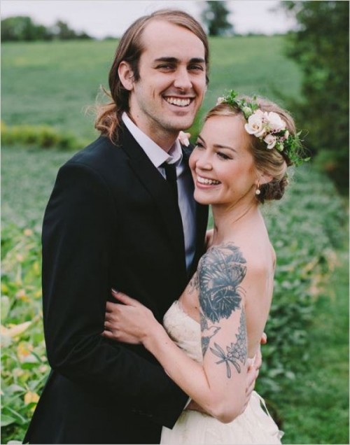 a strapless wedding ballgown allows to see the bride's tattoo on the shoulder