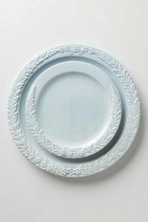 blue patterned plates are a beautiful and chic touch to your winter wedding tablescape