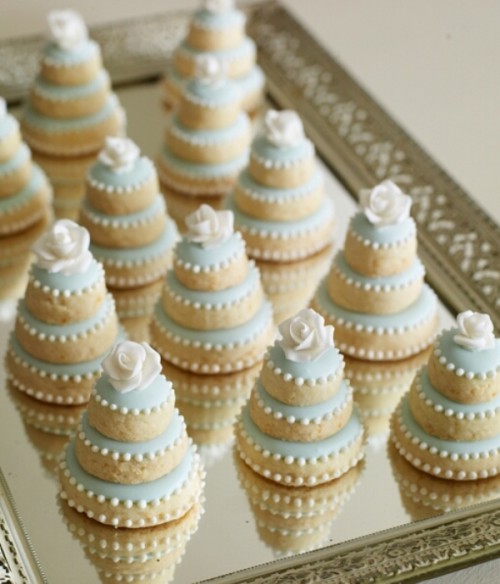 mini wedding cakes with ice blue glazing and white frosting are gorgeous for winter weddings