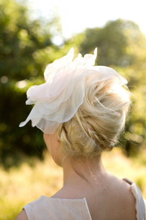 a statement white fabric flower headpiece is a lovely vintage idea, it's a stylish and elegant accessory for a vintage look