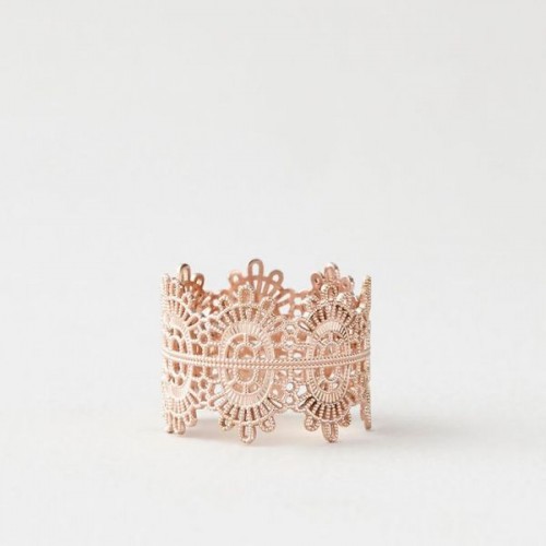 a refined rose gold wedding bracelet reminding of lace is a gorgeous and beautiful idea