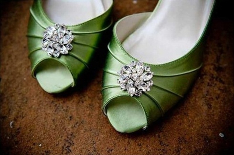 green wedding shoes accented with vintage brooches are a chic pair for a vintage wedding