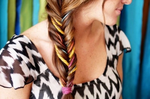 a side fishtail braid with bold hair inserted or with bold little braids is a fun and cheerful idea for a beach or any other wedding