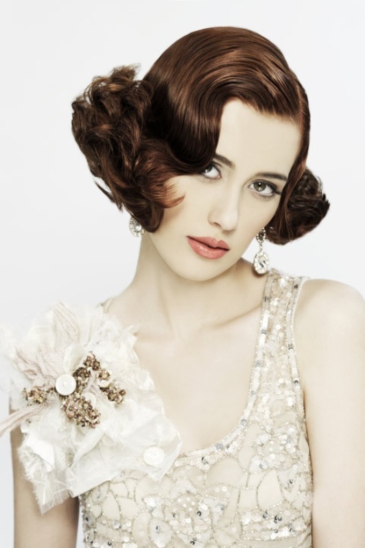 a sleek and shiny top plus curls on short hair will accent your Roaring 20s bridal look