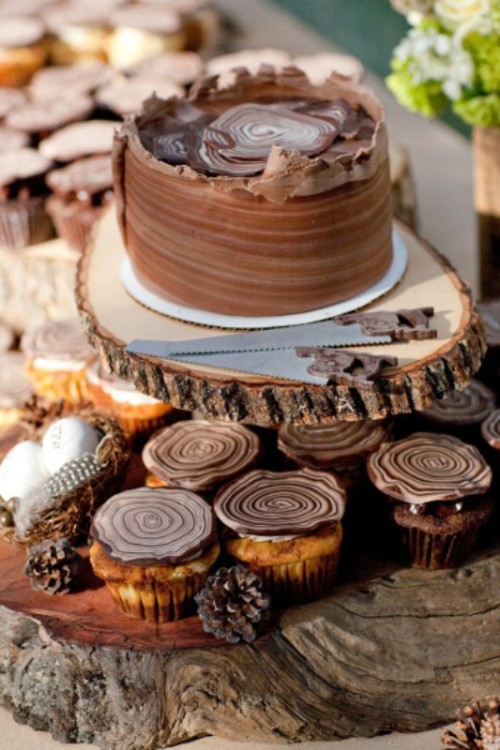 a chocolate wedding cake with a raw edge and a swirl on top that imitates wood slices is a great idea for a woodland wedding