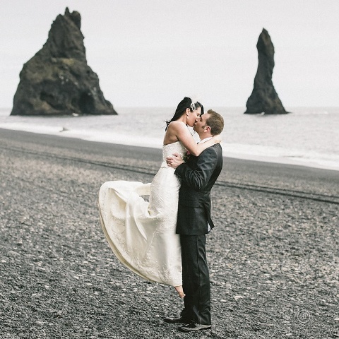 Icelandic sceneries are gorgeous for taking unforgettable pics and going for wedding portraits and your ceremony, of course