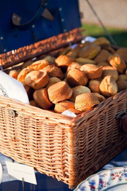 baskets with buns and bakery is a good idea for any rustic celebration