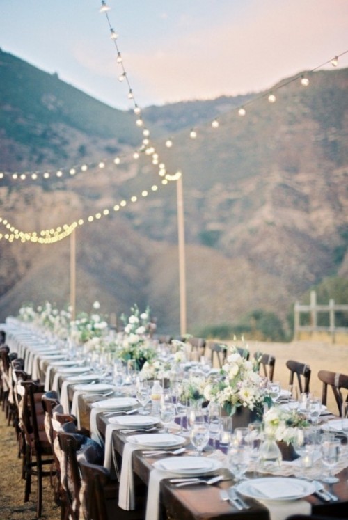go for a neutral reception space right in the mountains, they will be the main decoration, all-natural and cool