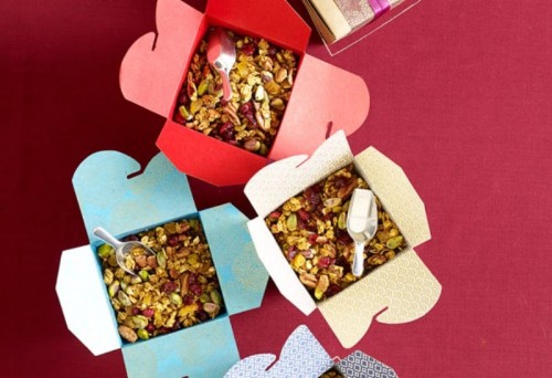 boxes with your personal nut mix are amazing fall wedding favors and most of guests will totally love them