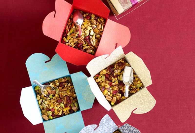 Boxes with your personal nut mix are amazing fall wedding favors and most of guests will totally love them