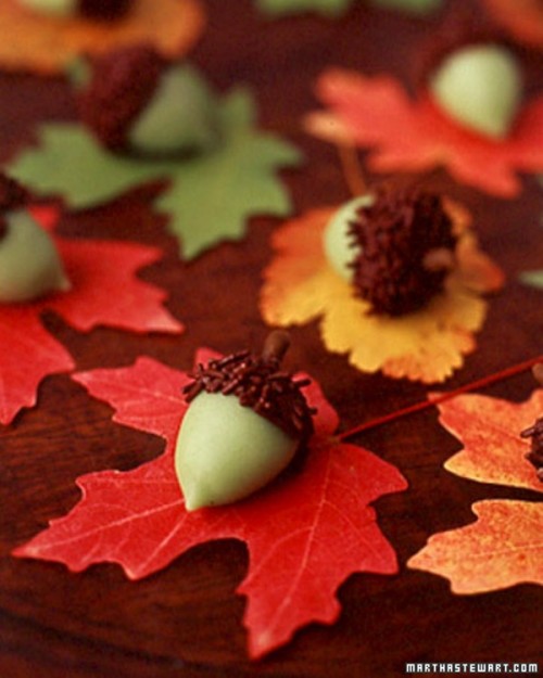 acorn candies are great and cute wedding favors for a fall celebration, buy them and please your guests