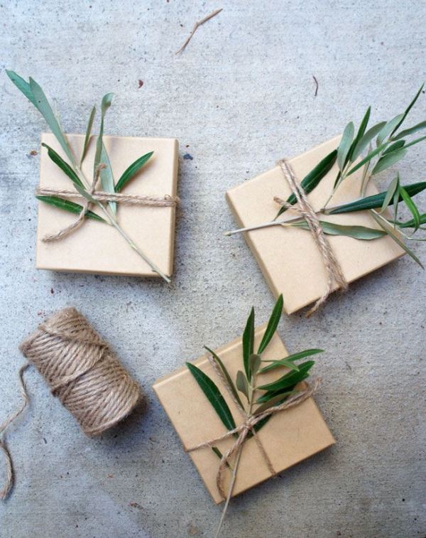 Wrap your wedding favors with some kraft paper and olive greenery on top for a cozy and natural look