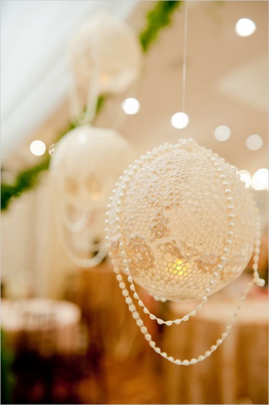 Doily pendant lanterns with pearls hanging on them are a cool idea to light up your venue with glam and chic