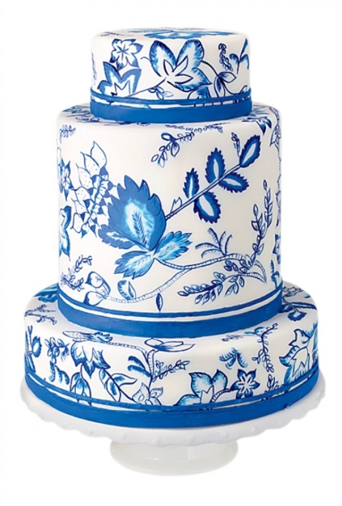 a beautiful blue and white wedding cake with painted blooms and leaves is a very chic and refined idea for a modern wedding