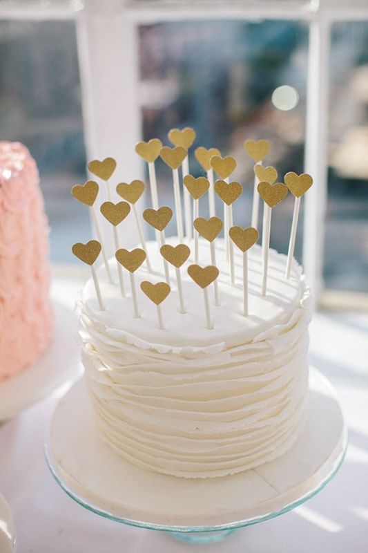 a textural white wedding cake topped with gold hearts is a cute and lovely idea, and you can realize it yourself