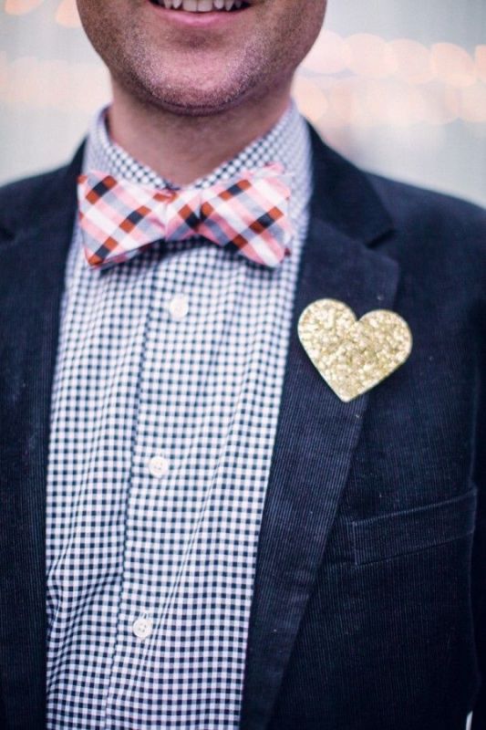 a gold glitter heart is a cute and fun alternative to a usual wedding boutonniere